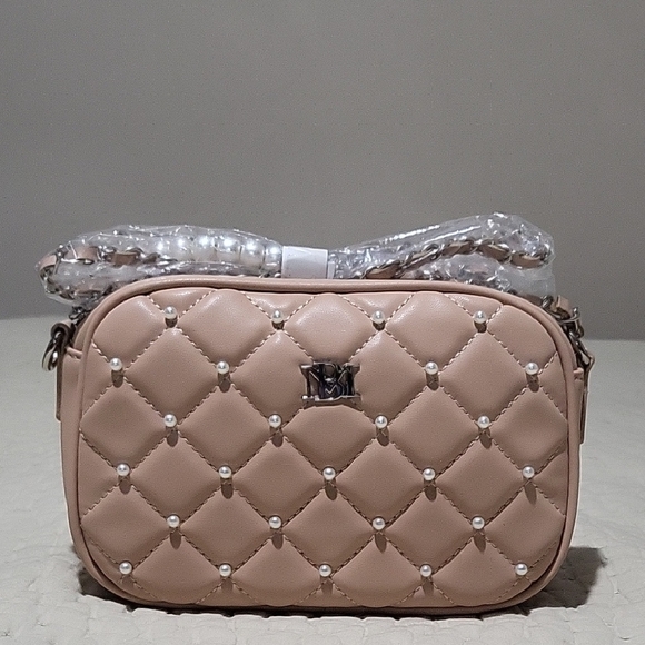 NWT Badgley Mischka Elegant Quilted Vegan Leather Tan Crossbody/Camera   Bag - Picture 2 of 16